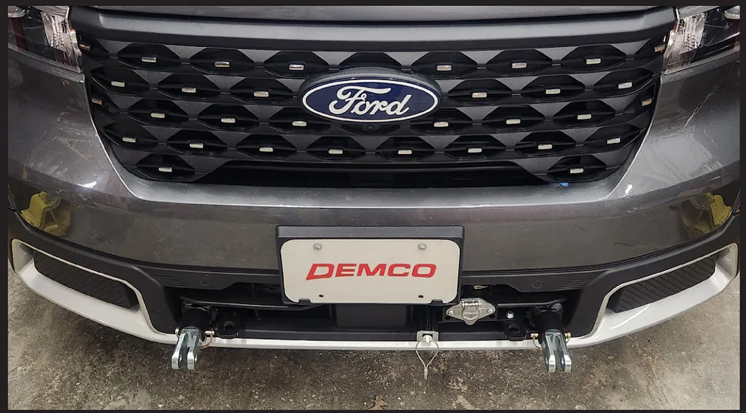 9519366 – DEMCO Vehicle Baseplate, Tabless Single Lug With Safety Cable Hooks - view 3